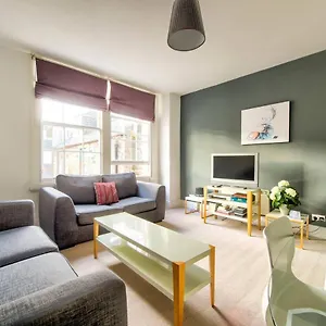Joivy Bright 1 Bed Flat, Close To Princess Street Edinburgh